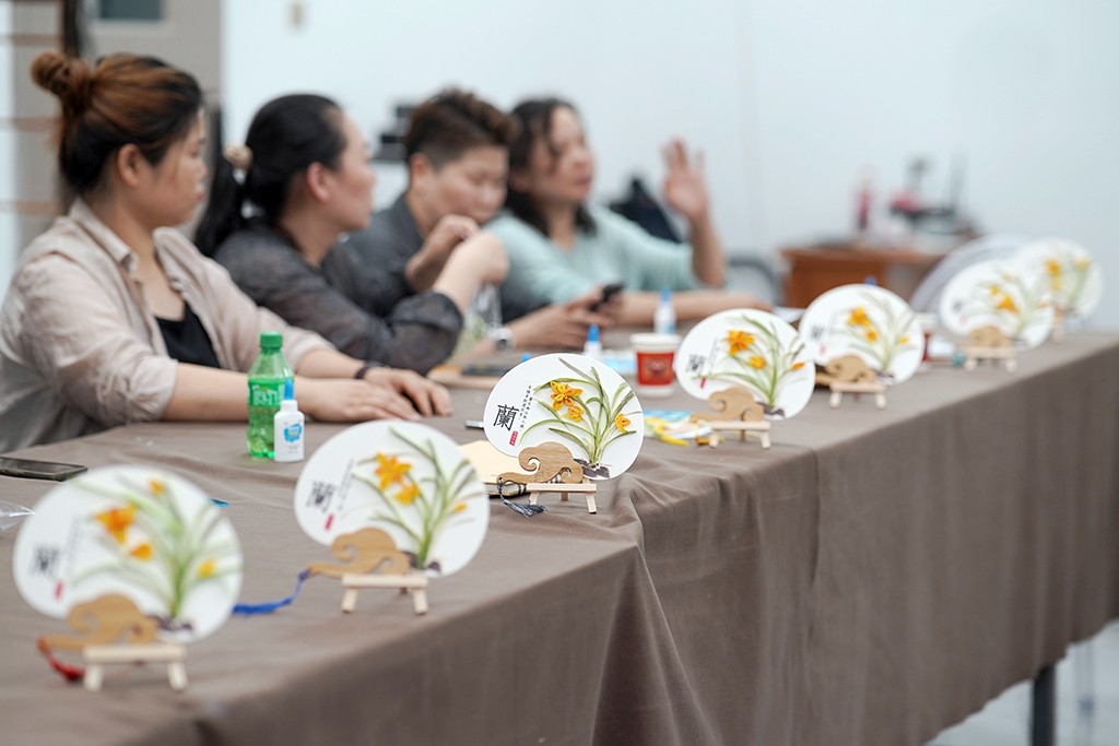 博思花藝婚慶教育，婚慶培訓(xùn)，花藝培訓(xùn)，插花培訓(xùn)，花藝師培訓(xùn)，主持人培訓(xùn)，商務(wù)主持人培訓(xùn)，花店運(yùn)營培訓(xùn)，花店全系統(tǒng)營銷，小白開花店，小白學(xué)主持，金璽棠婚慶酒店，金璽棠總部，鄭州金麻雀教育科技有限公司