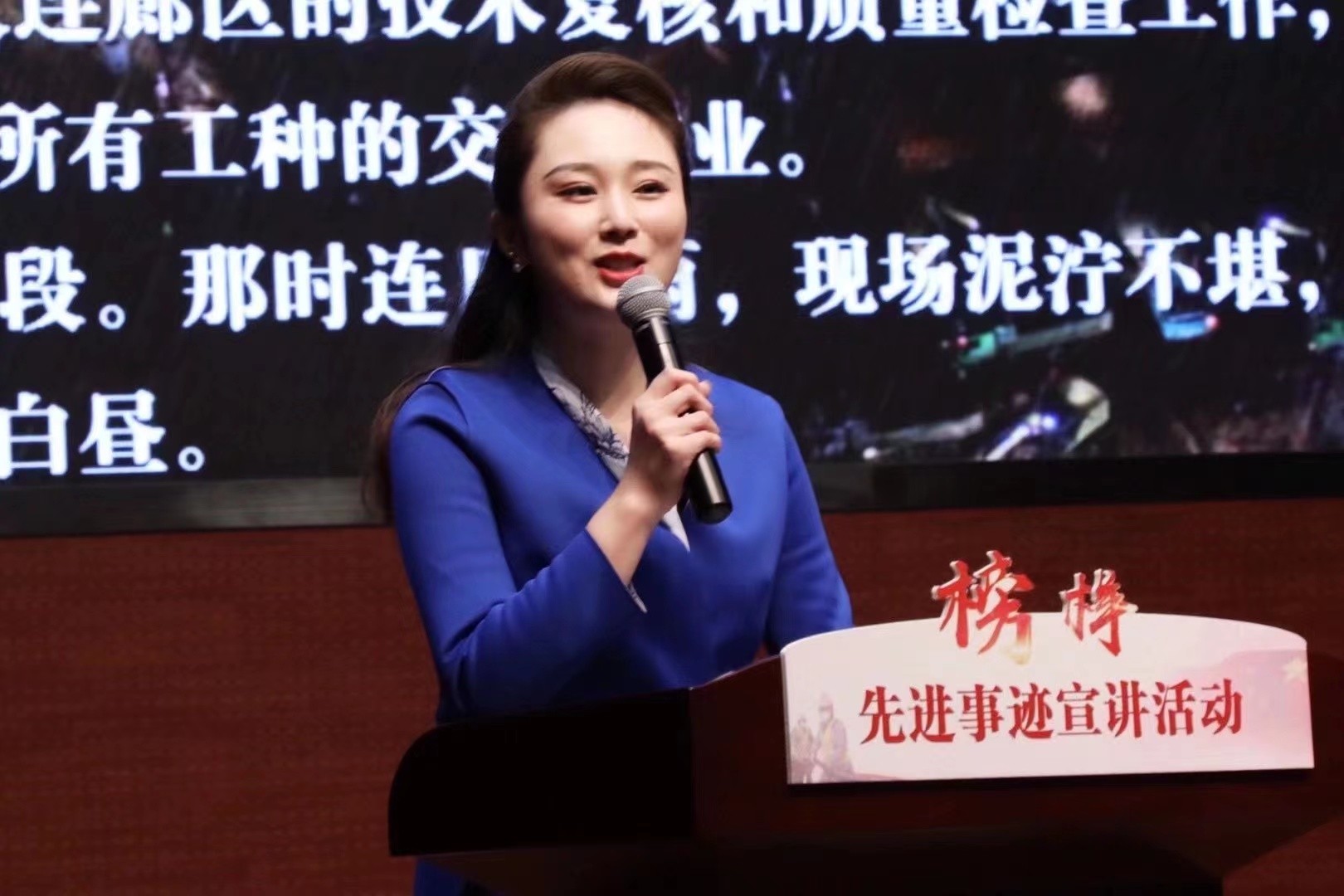 博思花藝婚慶教育，婚慶培訓，花藝培訓，插花培訓，花藝師培訓，主持人培訓，商務主持人培訓，花店運營培訓，花店全系統(tǒng)營銷，小白開花店，小白學主持，金璽棠婚慶酒店，金璽棠總部，鄭州金麻雀教育科技有限公司