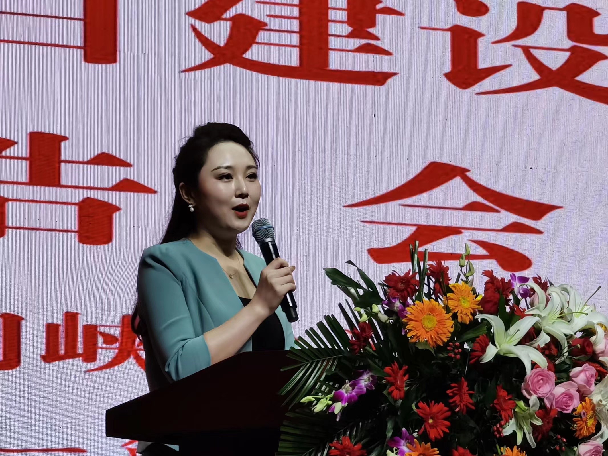博思花藝婚慶教育，婚慶培訓，花藝培訓，插花培訓，花藝師培訓，主持人培訓，商務主持人培訓，花店運營培訓，花店全系統(tǒng)營銷，小白開花店，小白學主持，金璽棠婚慶酒店，金璽棠總部，鄭州金麻雀教育科技有限公司