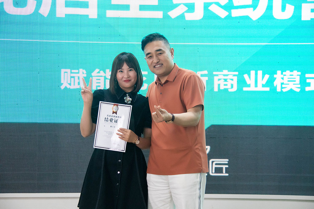 博思花藝婚慶教育，婚慶培訓(xùn)，花藝培訓(xùn)，插花培訓(xùn)，花藝師培訓(xùn)，主持人培訓(xùn)，商務(wù)主持人培訓(xùn)，花店運(yùn)營(yíng)培訓(xùn)，花店全系統(tǒng)營(yíng)銷，小白開花店，小白學(xué)主持，金璽棠婚慶酒店，金璽棠總部，鄭州金麻雀教育科技有限公司