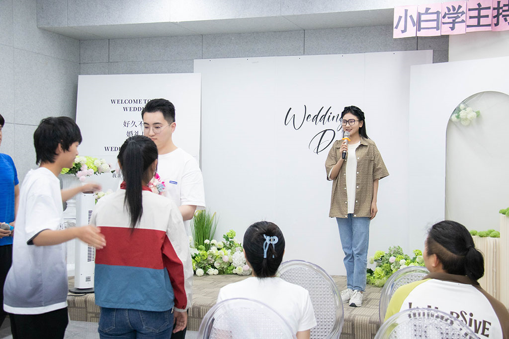 博思花藝婚慶教育，婚慶培訓(xùn)，花藝培訓(xùn)，插花培訓(xùn)，花藝師培訓(xùn)，主持人培訓(xùn)，商務(wù)主持人培訓(xùn)，花店運(yùn)營培訓(xùn)，花店全系統(tǒng)營銷，小白開花店，小白學(xué)主持，金璽棠婚慶酒店，金璽棠總部，鄭州金麻雀教育科技有限公司