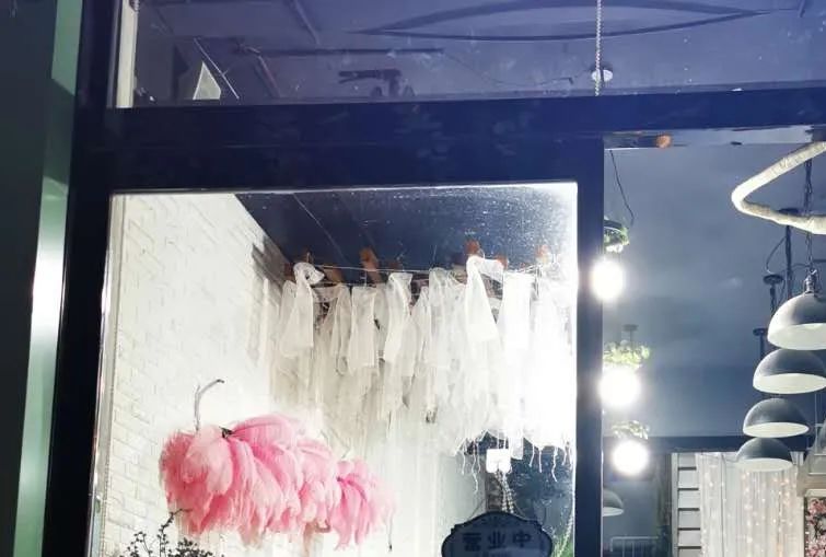 博思花藝婚慶教育，婚慶培訓，花藝培訓，插花培訓，花藝師培訓，主持人培訓，商務主持人培訓，花店運營培訓，花店全系統(tǒng)營銷，小白開花店，小白學主持，金璽棠婚慶酒店，金璽棠總部，鄭州金麻雀教育科技有限公司