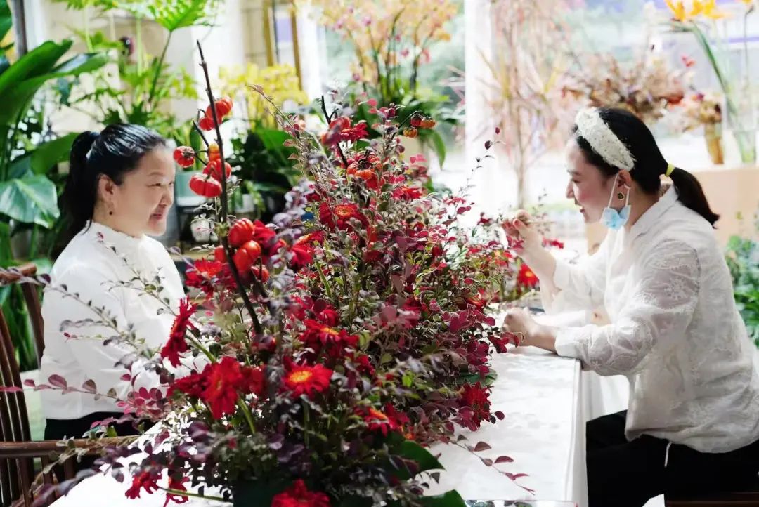 博思花藝婚慶教育，婚慶培訓(xùn)，花藝培訓(xùn)，插花培訓(xùn)，花藝師培訓(xùn)，主持人培訓(xùn)，商務(wù)主持人培訓(xùn)，花店運營培訓(xùn)，花店全系統(tǒng)營銷，小白開花店，小白學(xué)主持，金璽棠婚慶酒店，金璽棠總部，鄭州金麻雀教育科技有限公司