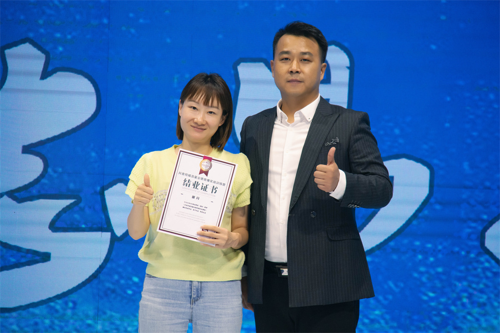 博思花藝婚慶教育，婚慶培訓(xùn)，花藝培訓(xùn)，插花培訓(xùn)，花藝師培訓(xùn)，主持人培訓(xùn)，商務(wù)主持人培訓(xùn)，花店運(yùn)營培訓(xùn)，花店全系統(tǒng)營銷，小白開花店，小白學(xué)主持，金璽棠婚慶酒店，金璽棠總部，鄭州金麻雀教育科技有限公司