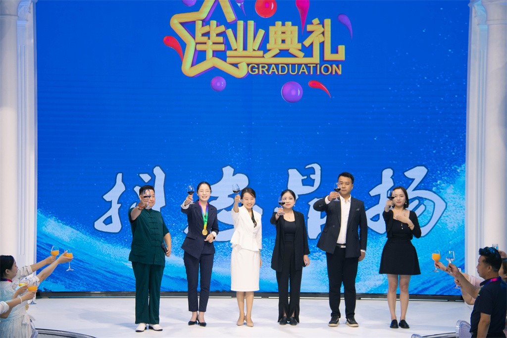 博思花藝婚慶教育，婚慶培訓(xùn)，花藝培訓(xùn)，插花培訓(xùn)，花藝師培訓(xùn)，主持人培訓(xùn)，商務(wù)主持人培訓(xùn)，花店運(yùn)營培訓(xùn)，花店全系統(tǒng)營銷，小白開花店，小白學(xué)主持，金璽棠婚慶酒店，金璽棠總部，鄭州金麻雀教育科技有限公司