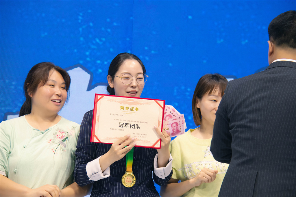 博思花藝婚慶教育，婚慶培訓(xùn)，花藝培訓(xùn)，插花培訓(xùn)，花藝師培訓(xùn)，主持人培訓(xùn)，商務(wù)主持人培訓(xùn)，花店運(yùn)營培訓(xùn)，花店全系統(tǒng)營銷，小白開花店，小白學(xué)主持，金璽棠婚慶酒店，金璽棠總部，鄭州金麻雀教育科技有限公司