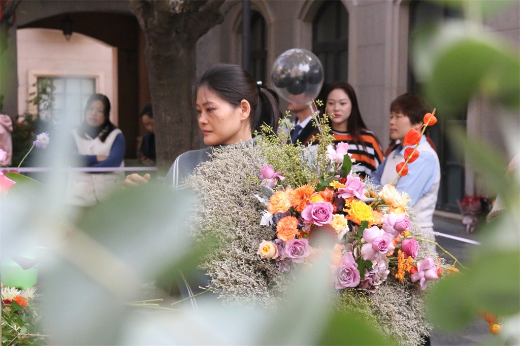 博思花藝婚慶教育，婚慶培訓(xùn)，花藝培訓(xùn)，插花培訓(xùn)，花藝師培訓(xùn)，主持人培訓(xùn)，商務(wù)主持人培訓(xùn)，花店運(yùn)營(yíng)培訓(xùn)，花店全系統(tǒng)營(yíng)銷，小白開花店，小白學(xué)主持，金璽棠婚慶酒店，金璽棠總部，鄭州金麻雀教育科技有限公司