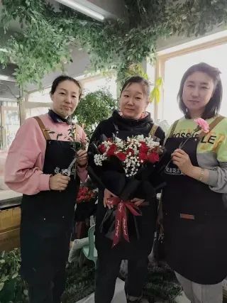 博思花藝婚慶教育，婚慶培訓(xùn)，花藝培訓(xùn)，插花培訓(xùn)，花藝師培訓(xùn)，主持人培訓(xùn)，商務(wù)主持人培訓(xùn)，花店運(yùn)營(yíng)培訓(xùn)，花店全系統(tǒng)營(yíng)銷，小白開(kāi)花店，小白學(xué)主持，金璽棠婚慶酒店，金璽棠總部，鄭州金麻雀教育科技有限公司